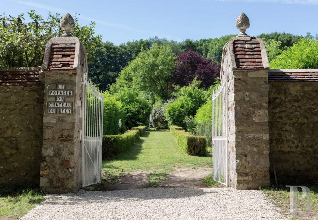A 17th century chateau open to all arts and cultures in Yonne, Burgundy - photo  n°15