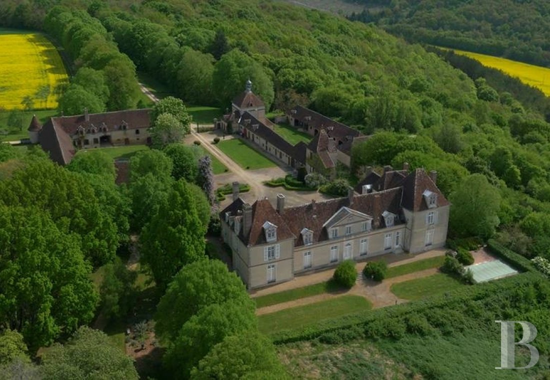A 17th century chateau open to all arts and cultures in Yonne, Burgundy - photo  n°2