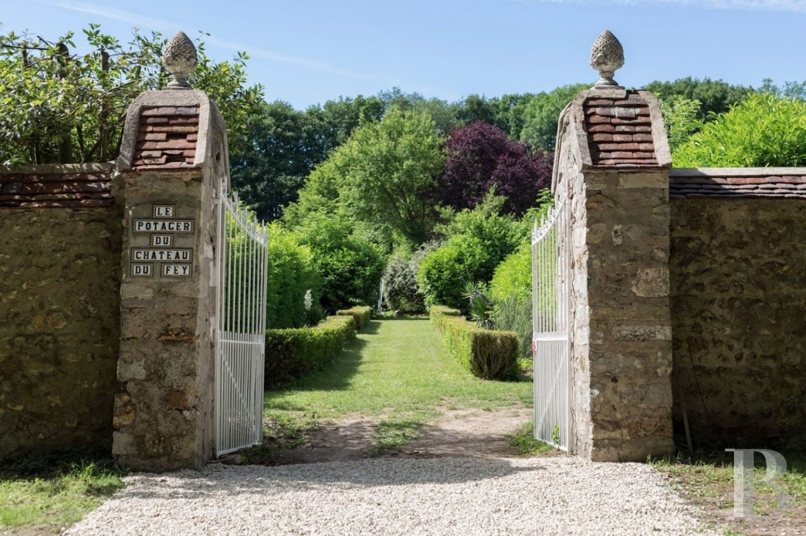 A 17th century chateau open to all arts and cultures in Yonne, Burgundy - photo  n°23