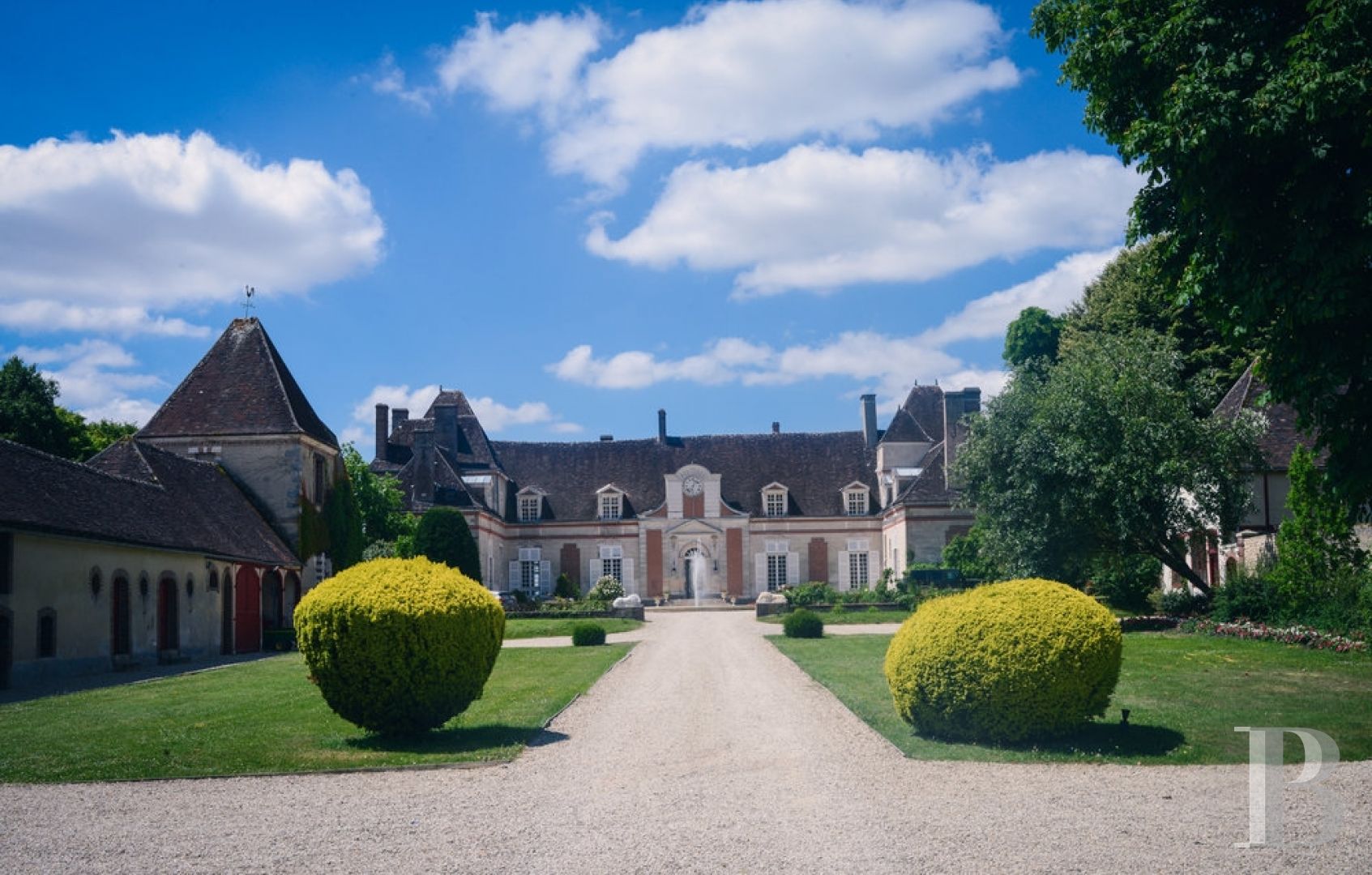 A 17th century chateau open to all arts and cultures in Yonne, Burgundy - photo  n°13