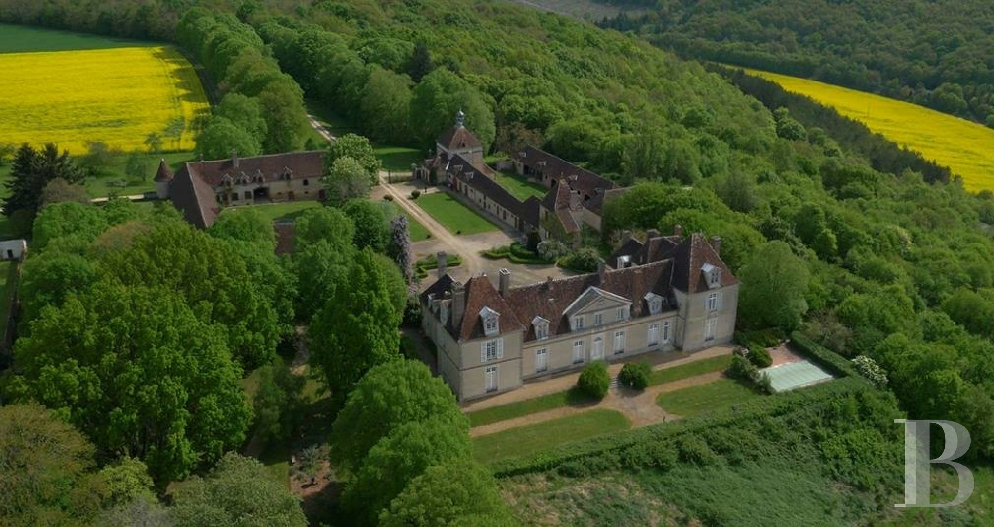 A 17th century chateau open to all arts and cultures in Yonne, Burgundy - photo  n°2
