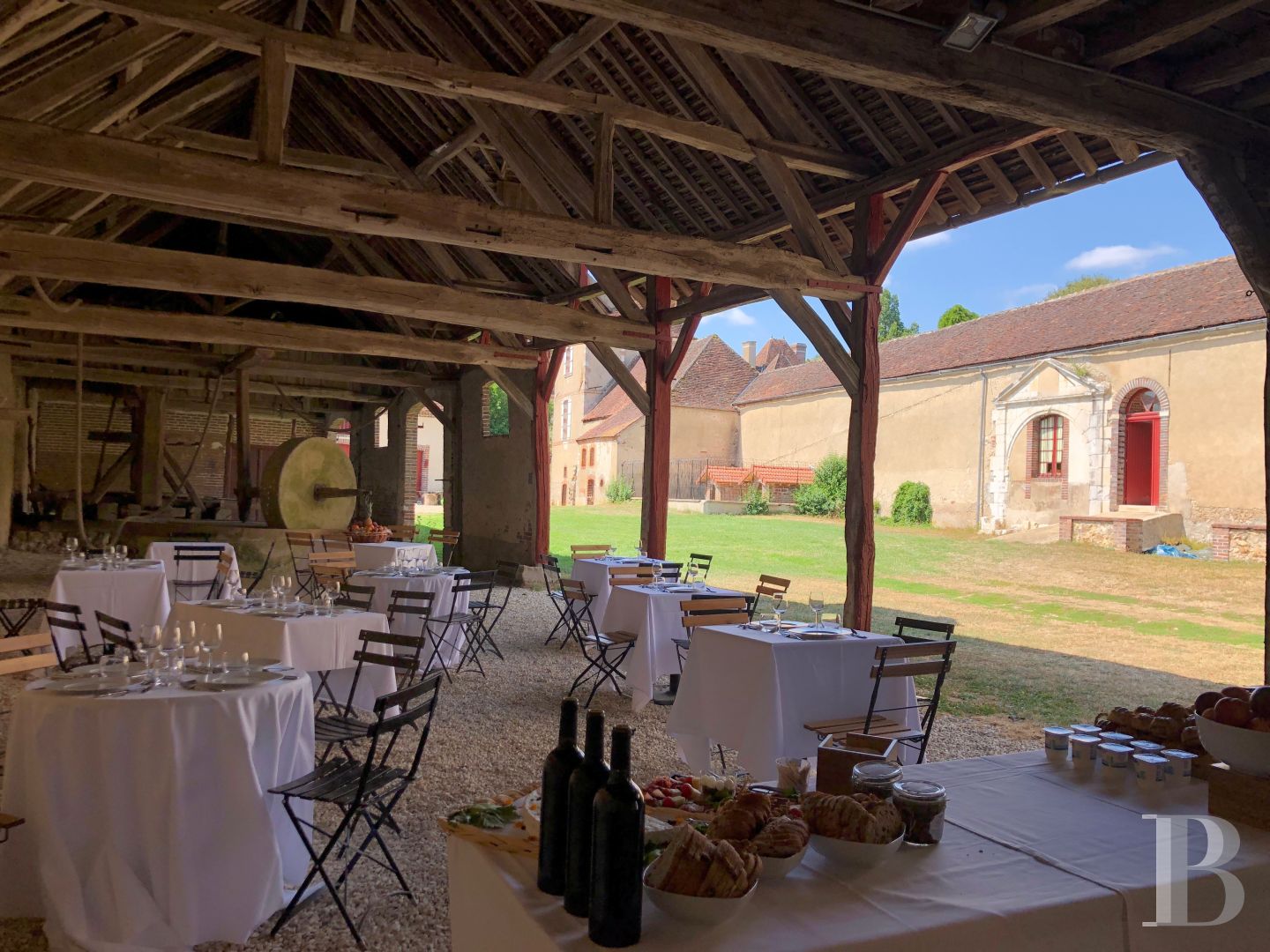 A 17th century chateau open to all arts and cultures in Yonne, Burgundy - photo  n°8