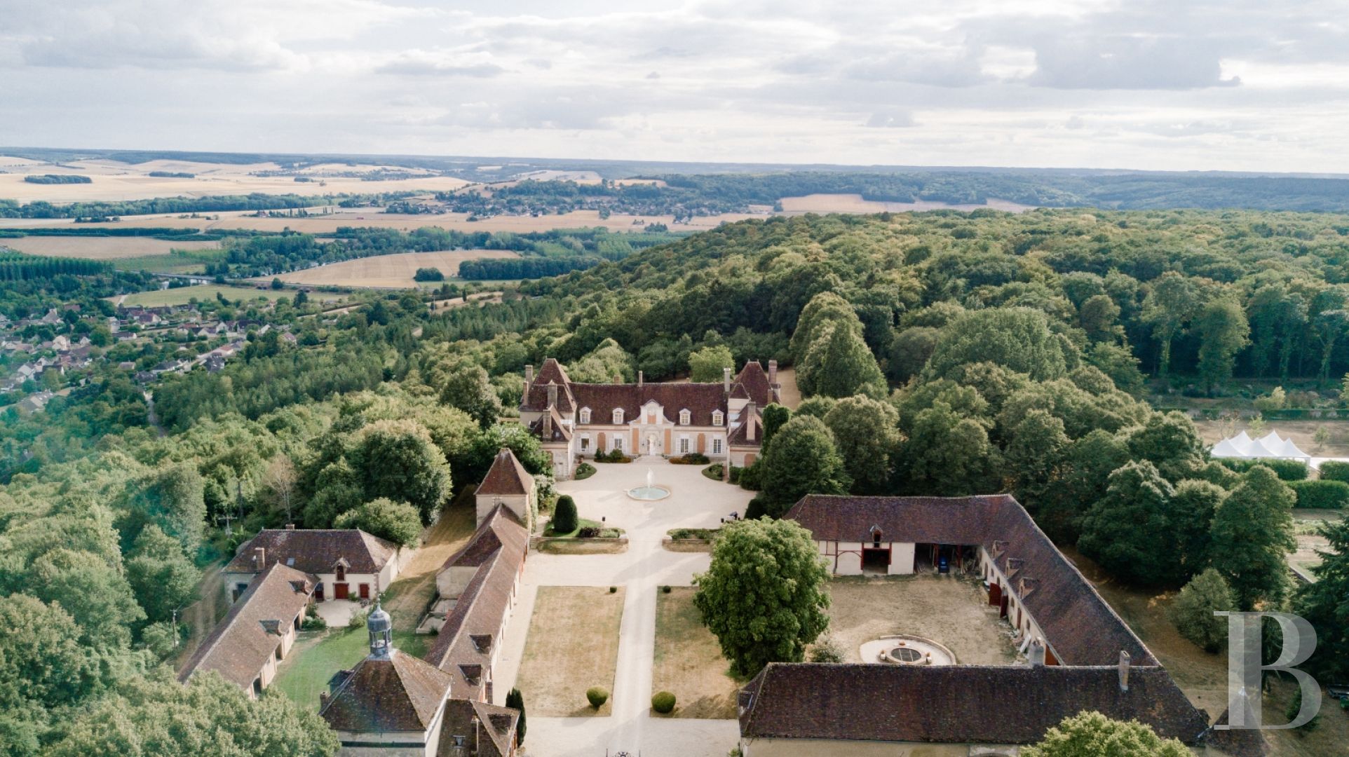 A 17th century chateau open to all arts and cultures in Yonne, Burgundy - photo  n°12