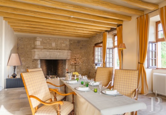 A belvedere chateau overlooking the Dordogne valley  to the north of the Lot department - photo  n°6