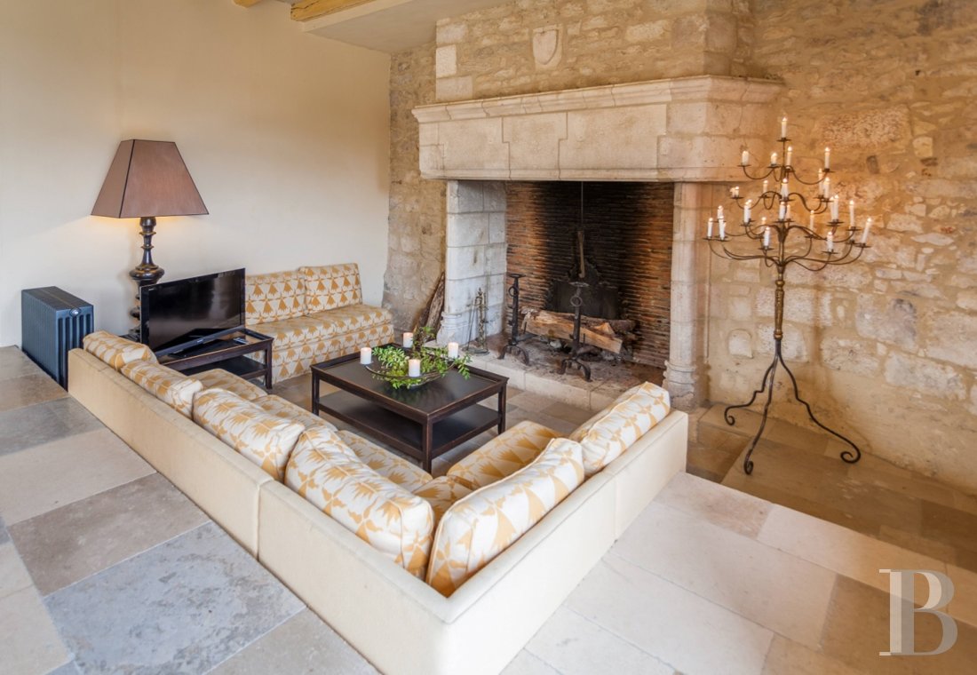 A belvedere chateau overlooking the Dordogne valley  to the north of the Lot department - photo  n°4