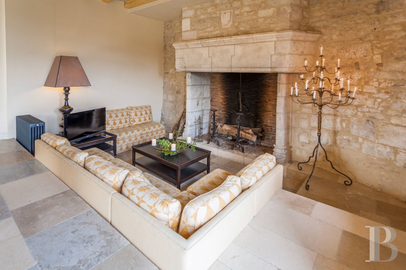 A belvedere chateau overlooking the Dordogne valley  to the north of the Lot department - photo  n°4