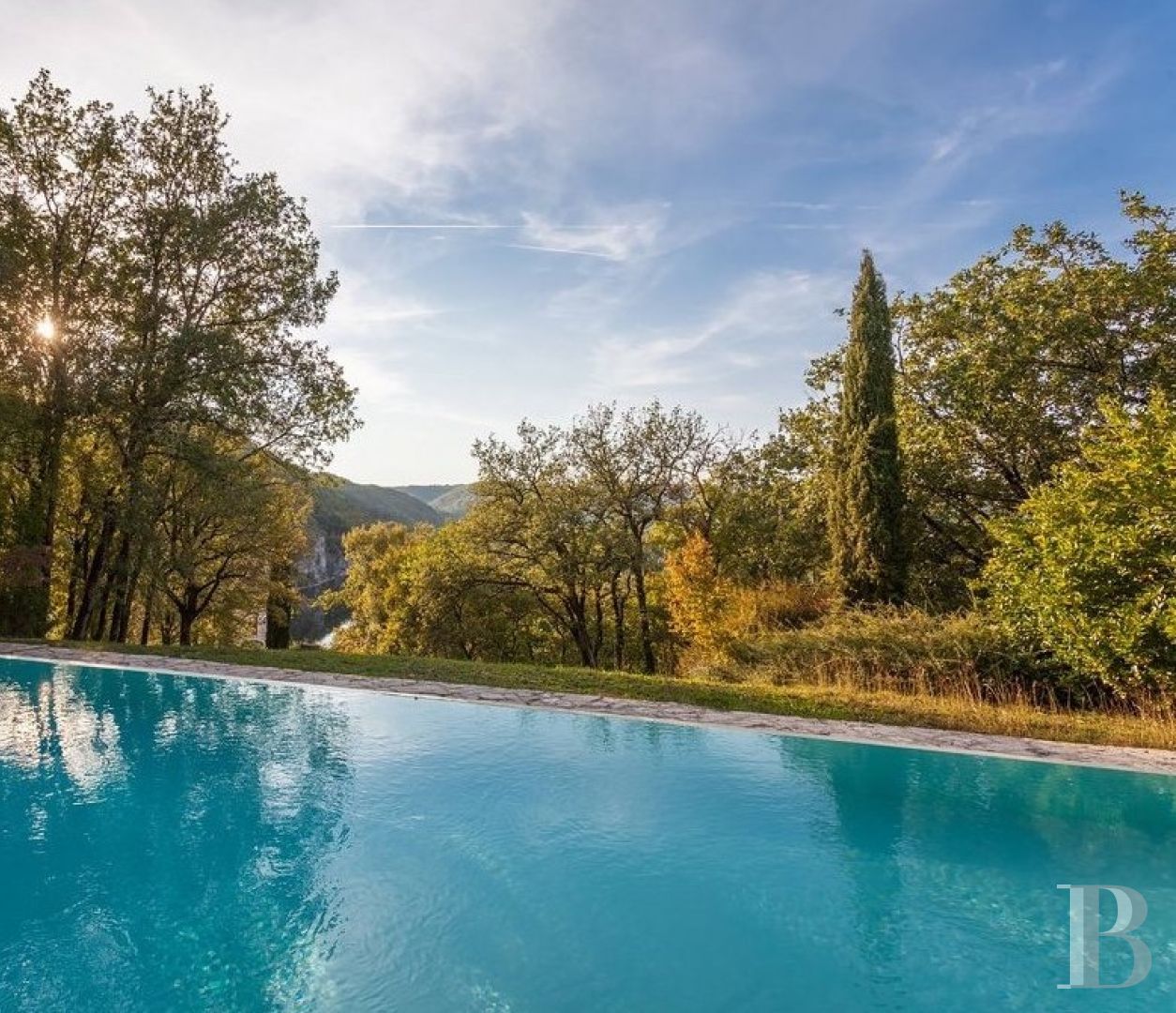 A belvedere chateau overlooking the Dordogne valley  to the north of the Lot department - photo  n°14