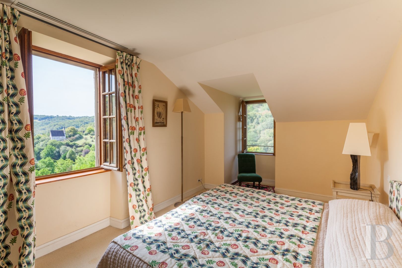 A belvedere chateau overlooking the Dordogne valley  to the north of the Lot department - photo  n°7