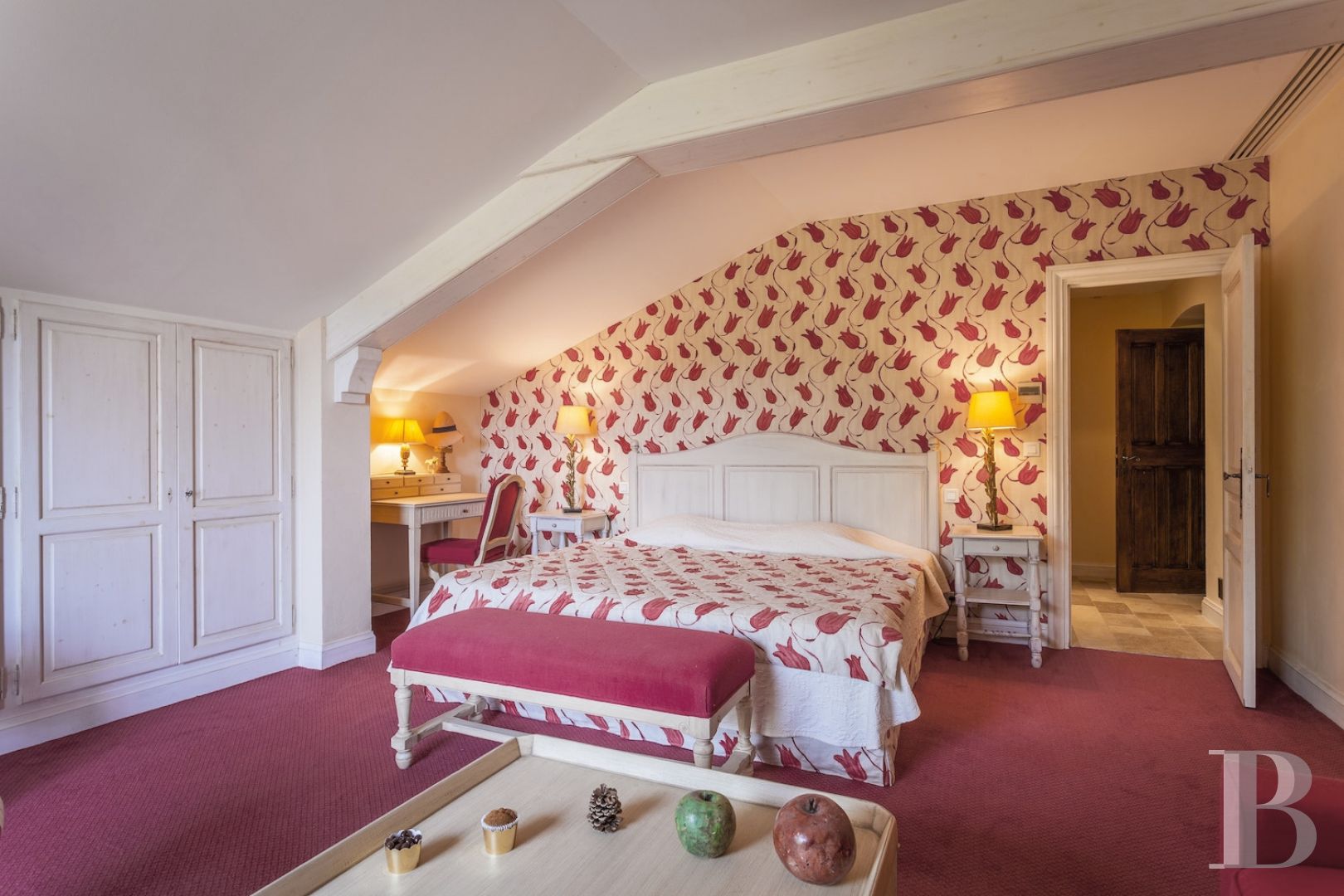 A belvedere chateau overlooking the Dordogne valley  to the north of the Lot department - photo  n°11