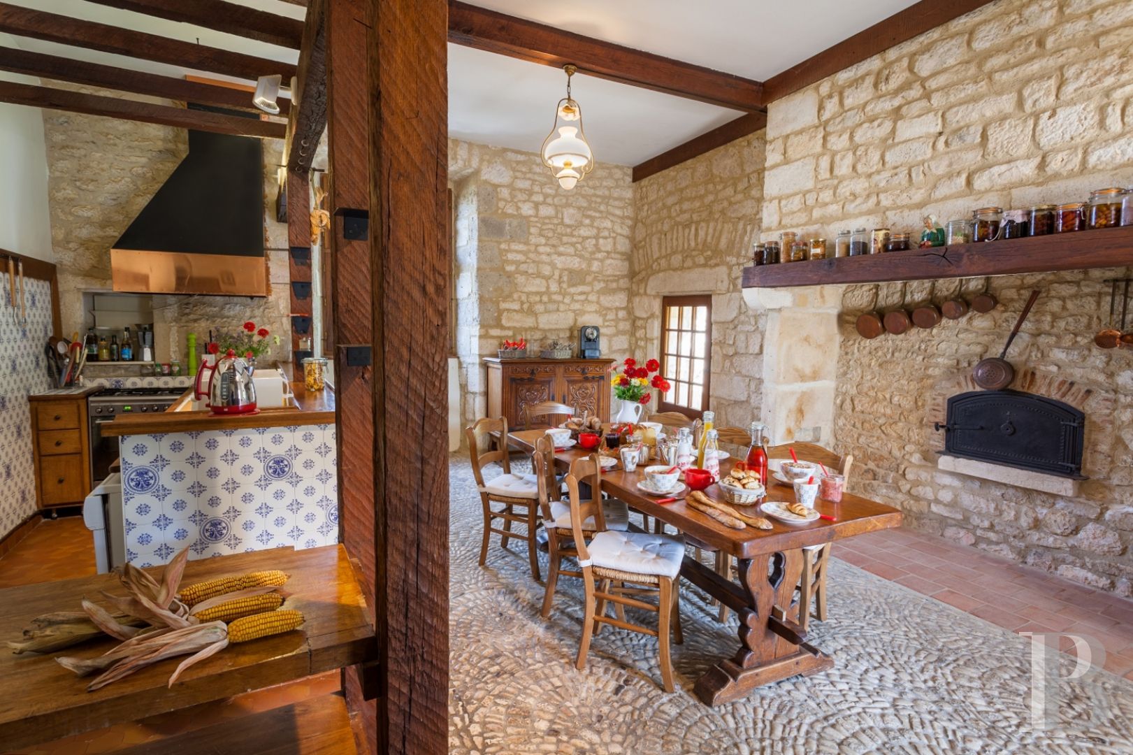 A belvedere chateau overlooking the Dordogne valley  to the north of the Lot department - photo  n°5