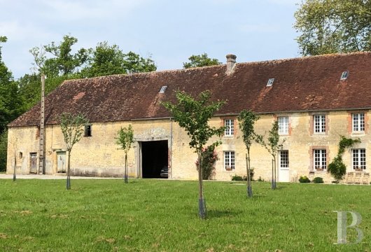 A majestic and classical 18th century chateau and its former grower manager surrounded by its grounds  in the Orne - photo  n°49