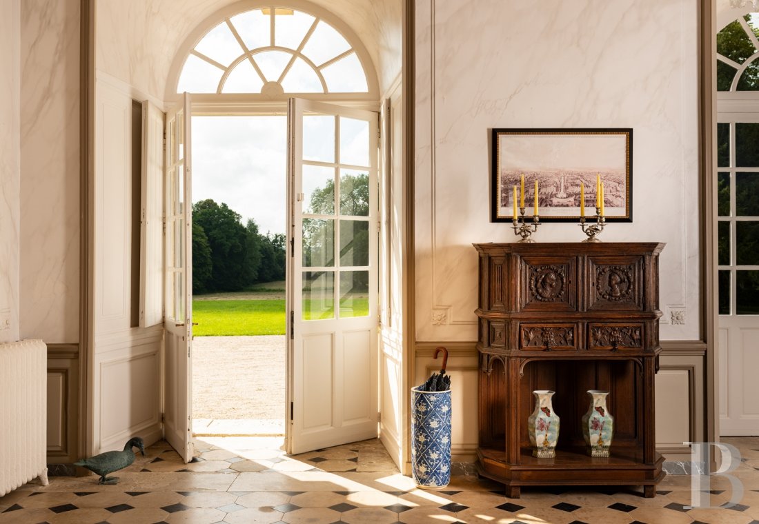 A majestic and classical 18th century chateau and its former grower manager surrounded by its grounds  in the Orne - photo  n°10