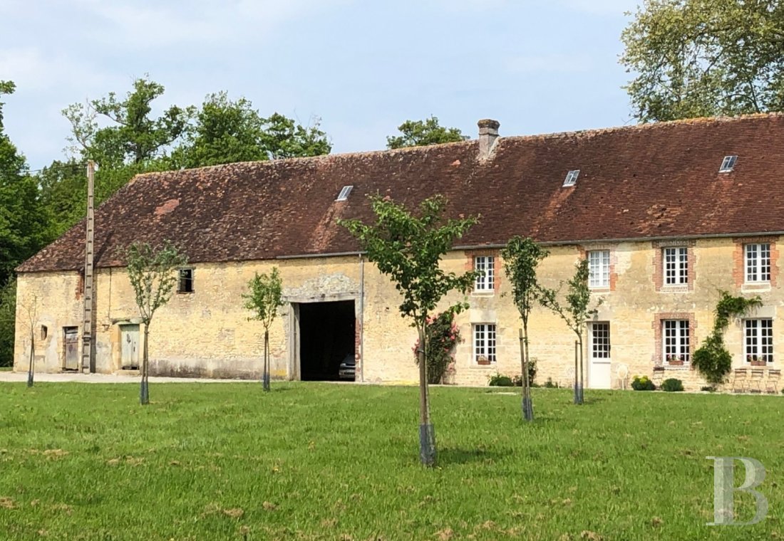 A majestic and classical 18th century chateau and its former grower manager surrounded by its grounds  in the Orne - photo  n°51