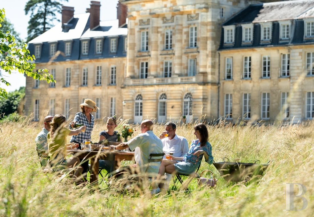 A majestic and classical 18th century chateau and its former grower manager surrounded by its grounds  in the Orne - photo  n°7