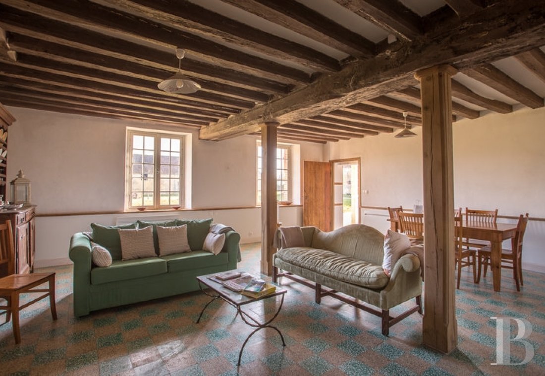 A majestic and classical 18th century chateau and its former grower manager surrounded by its grounds  in the Orne - photo  n°38