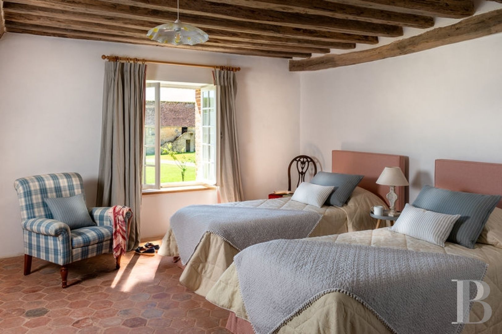 A majestic and classical 18th century chateau and its former grower manager surrounded by its grounds  in the Orne - photo  n°44