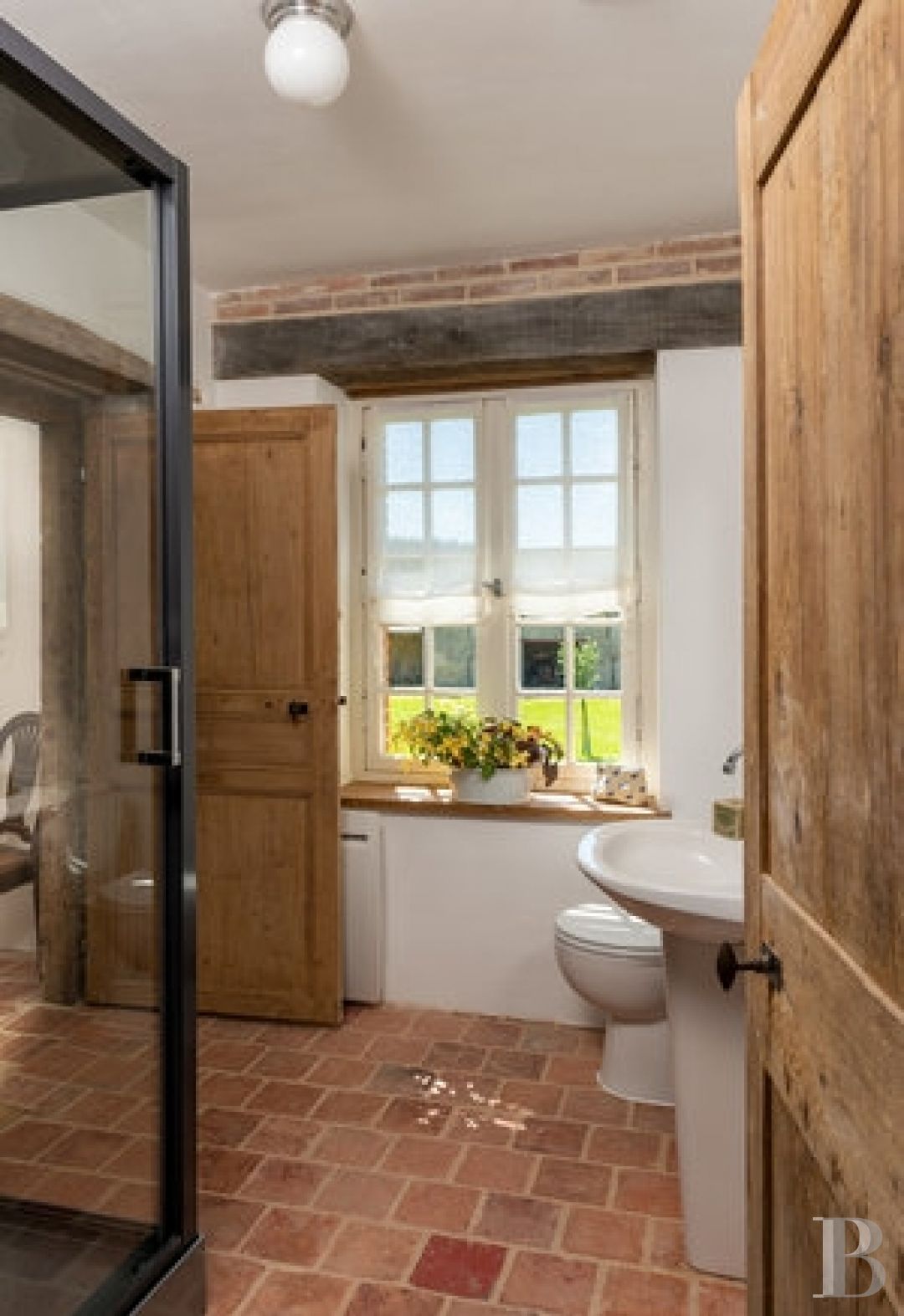 A majestic and classical 18th century chateau and its former grower manager surrounded by its grounds  in the Orne - photo  n°38