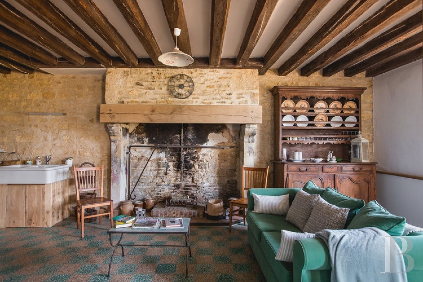 A majestic and classical 18th century chateau and its former grower manager surrounded by its grounds  in the Orne - photo  n°33