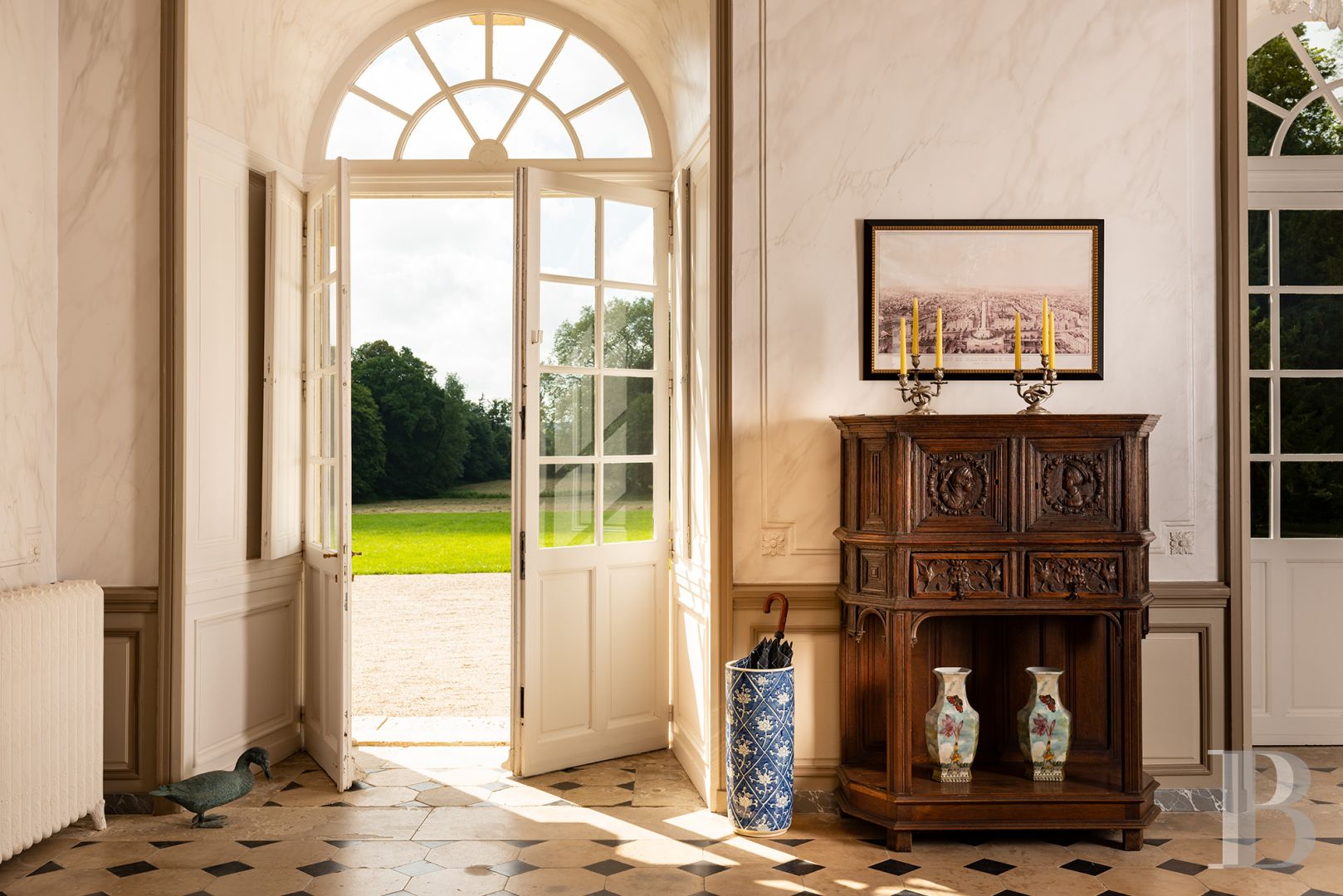 A majestic and classical 18th century chateau and its former grower manager surrounded by its grounds  in the Orne - photo  n°7