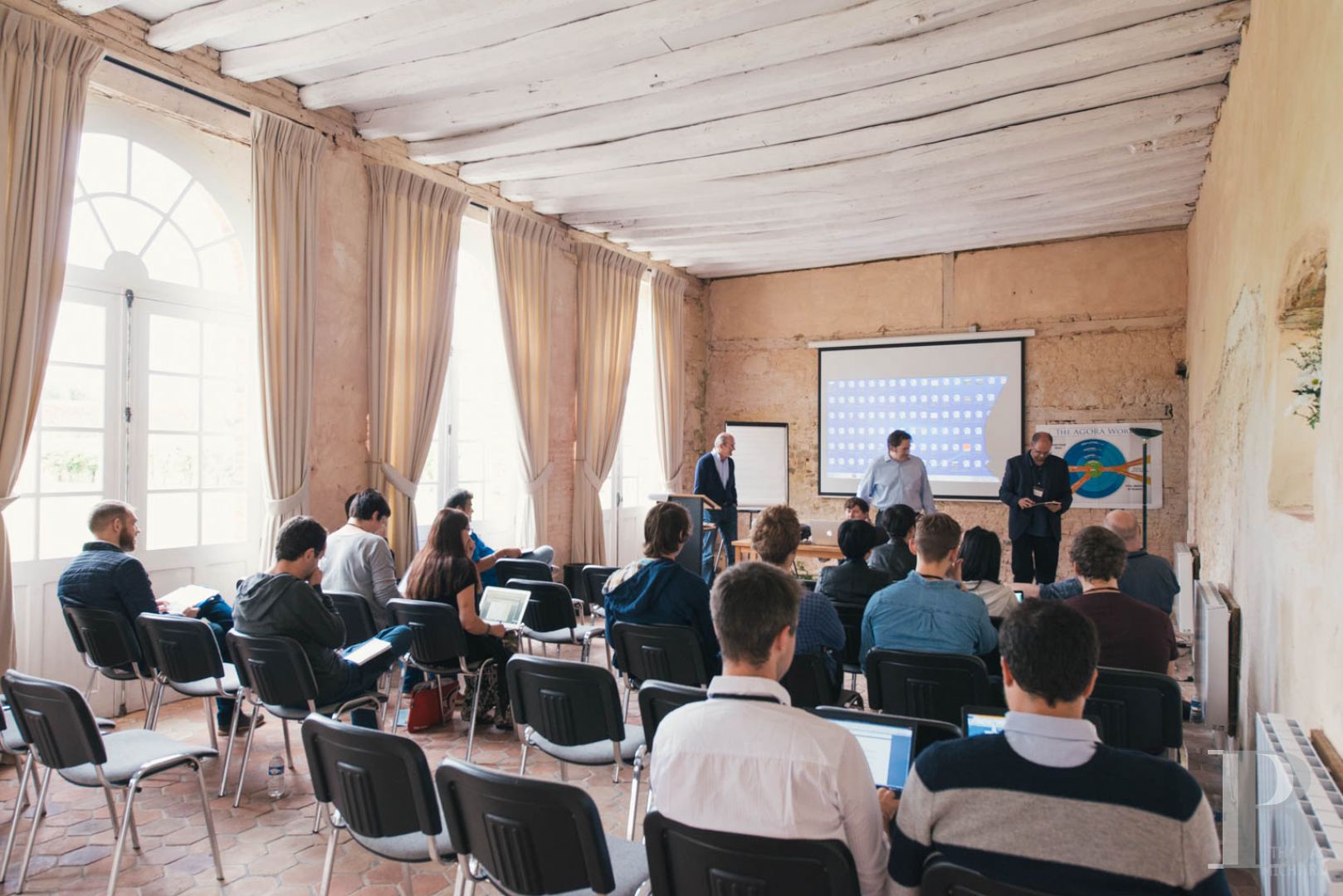 A majestic and classical 18th century chateau and its former grower manager surrounded by its grounds  in the Orne - photo  n°5