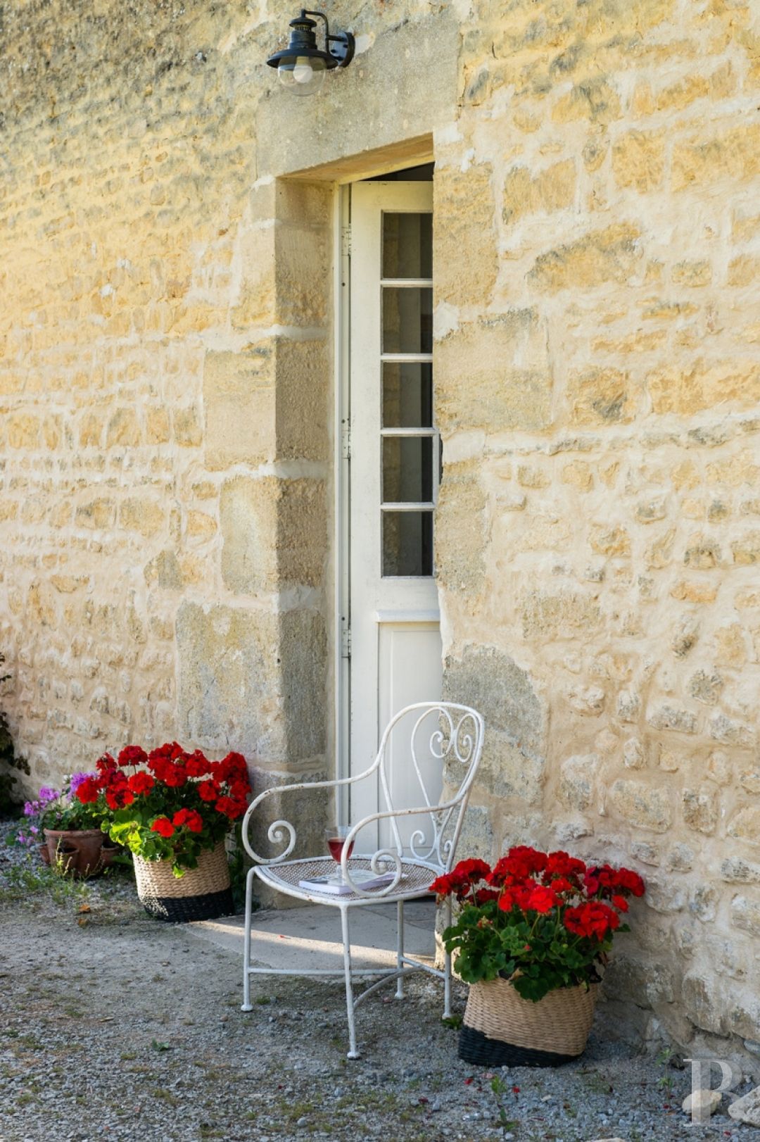 A majestic and classical 18th century chateau and its former grower manager surrounded by its grounds  in the Orne - photo  n°31