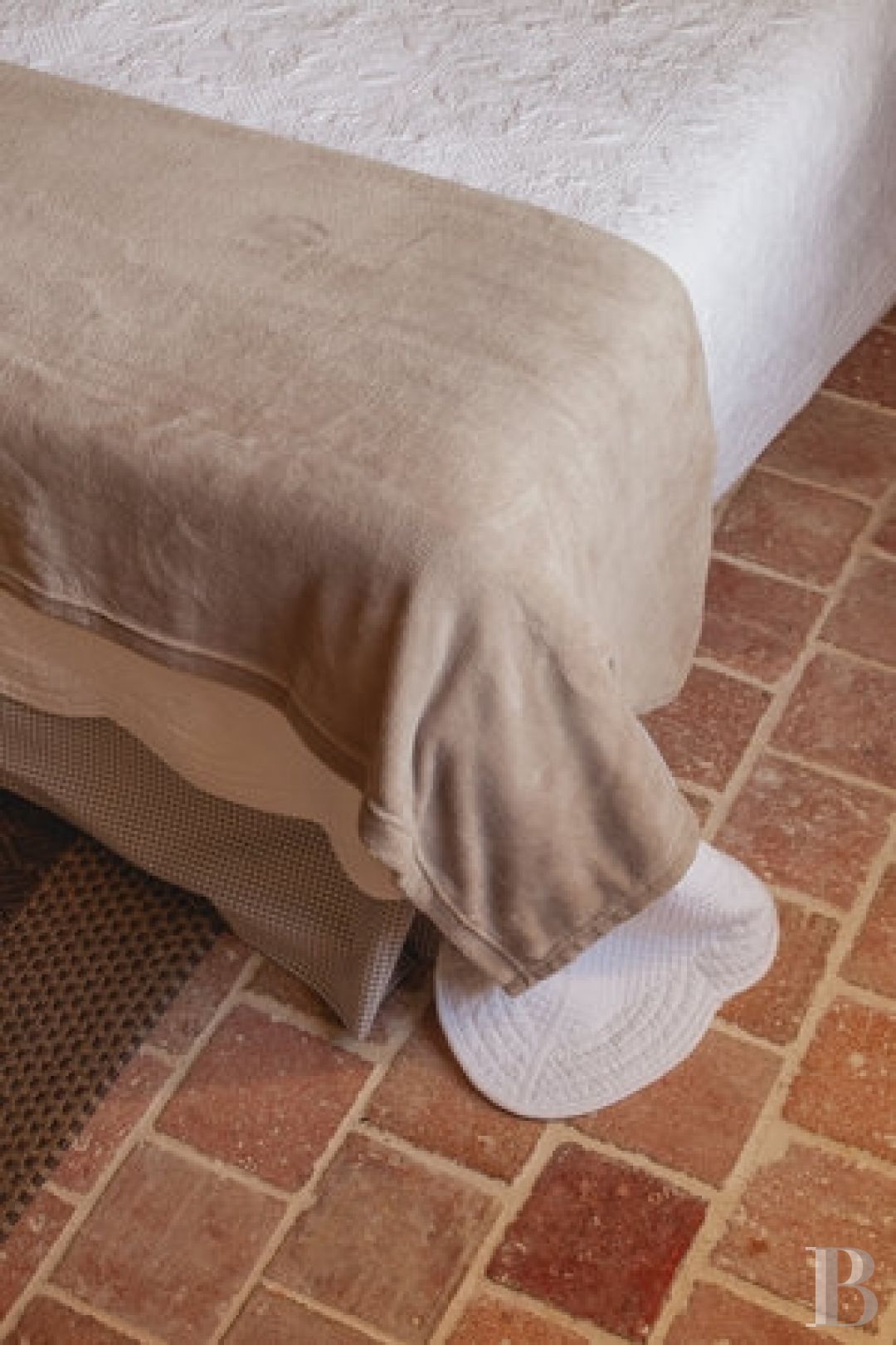 A majestic and classical 18th century chateau and its former grower manager surrounded by its grounds  in the Orne - photo  n°42