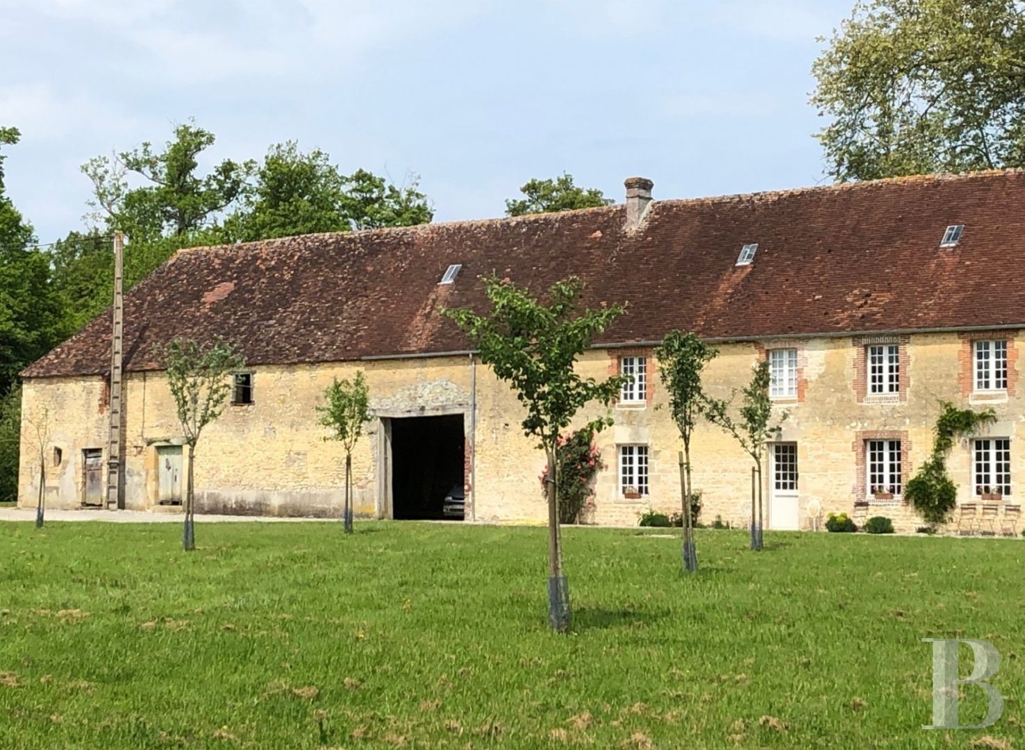A majestic and classical 18th century chateau and its former grower manager surrounded by its grounds  in the Orne - photo  n°49