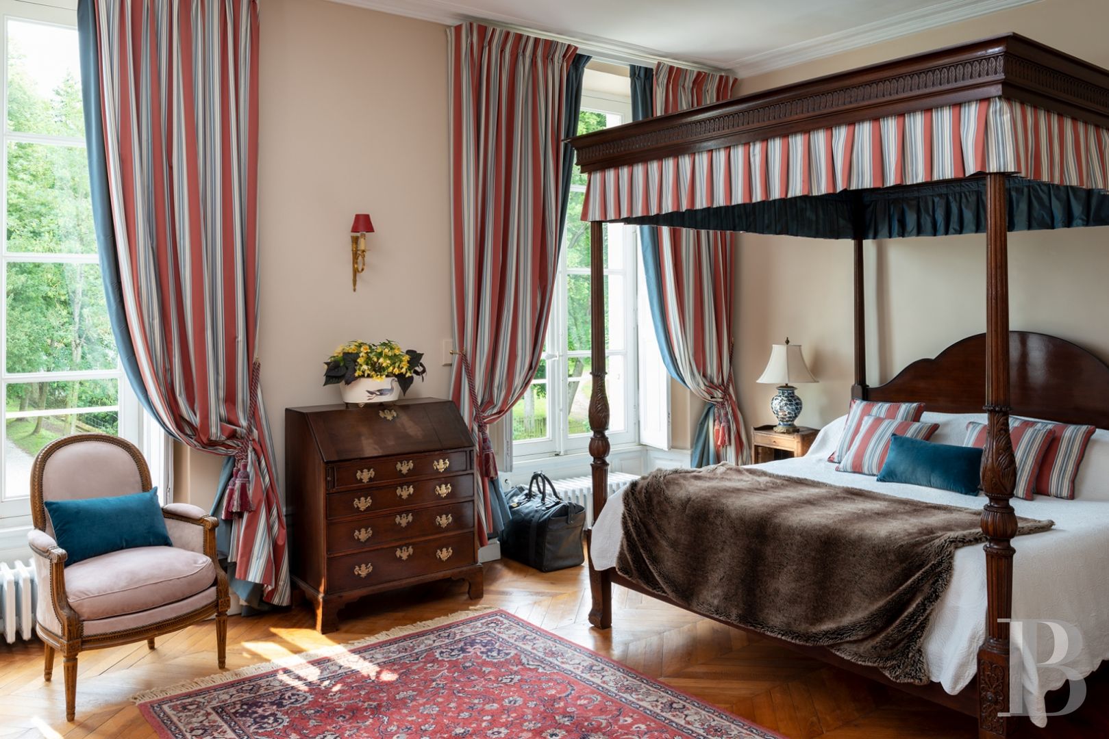 A majestic and classical 18th century chateau and its former grower manager surrounded by its grounds  in the Orne - photo  n°25