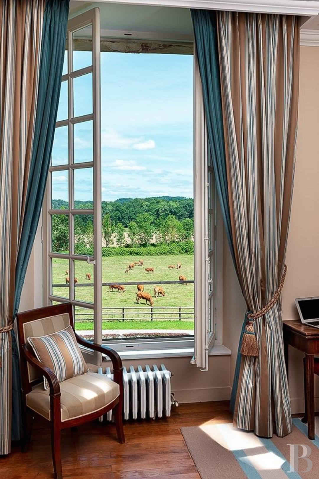 A majestic and classical 18th century chateau and its former grower manager surrounded by its grounds  in the Orne - photo  n°13