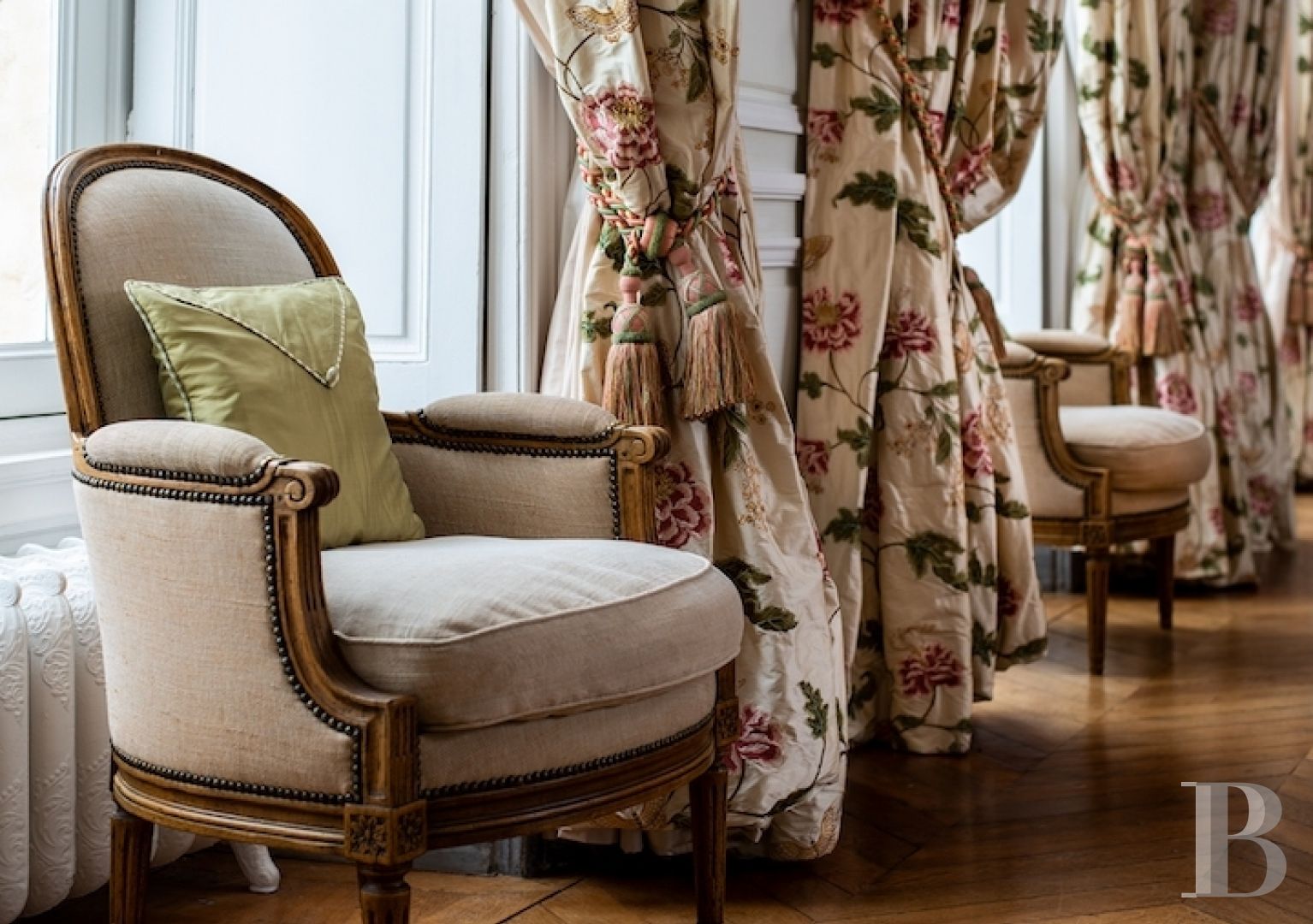 A majestic and classical 18th century chateau and its former grower manager surrounded by its grounds  in the Orne - photo  n°26