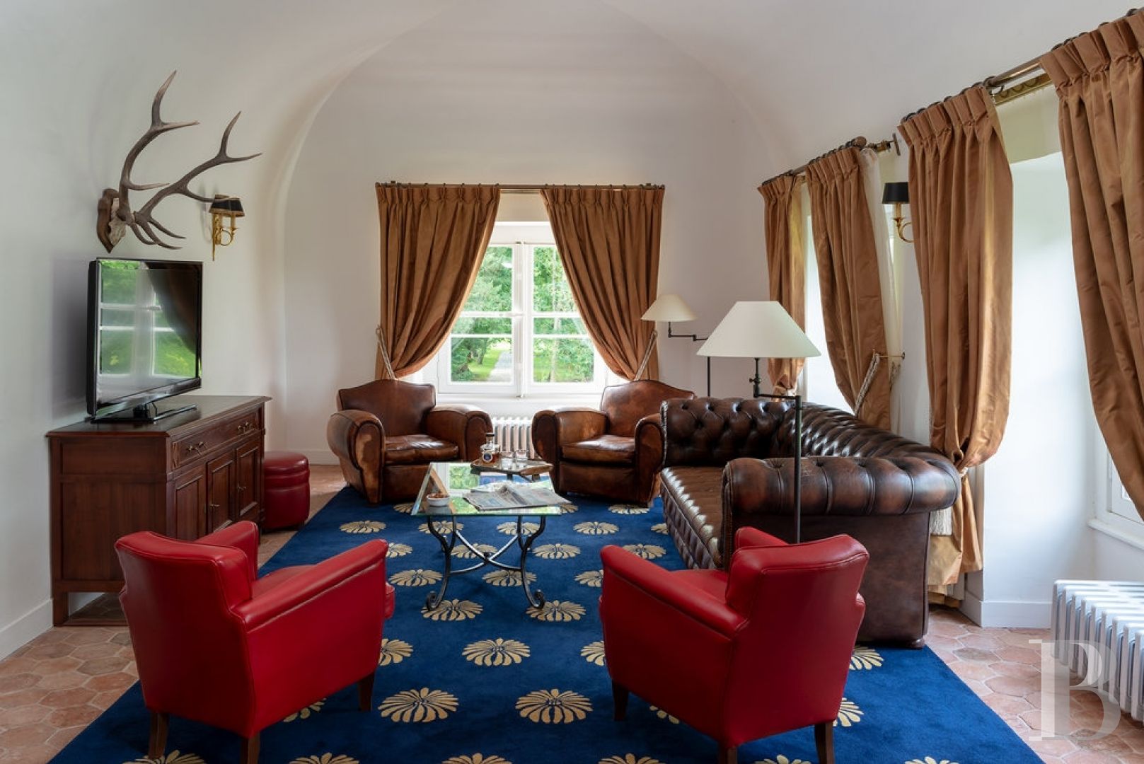 A majestic and classical 18th century chateau and its former grower manager surrounded by its grounds  in the Orne - photo  n°14