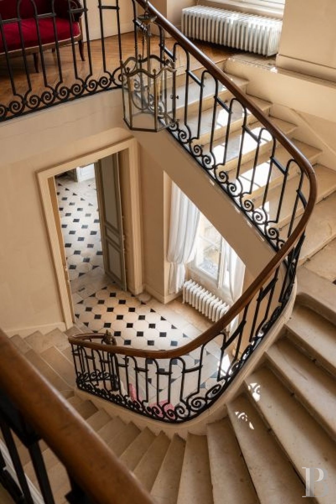 A majestic and classical 18th century chateau and its former grower manager surrounded by its grounds  in the Orne - photo  n°17