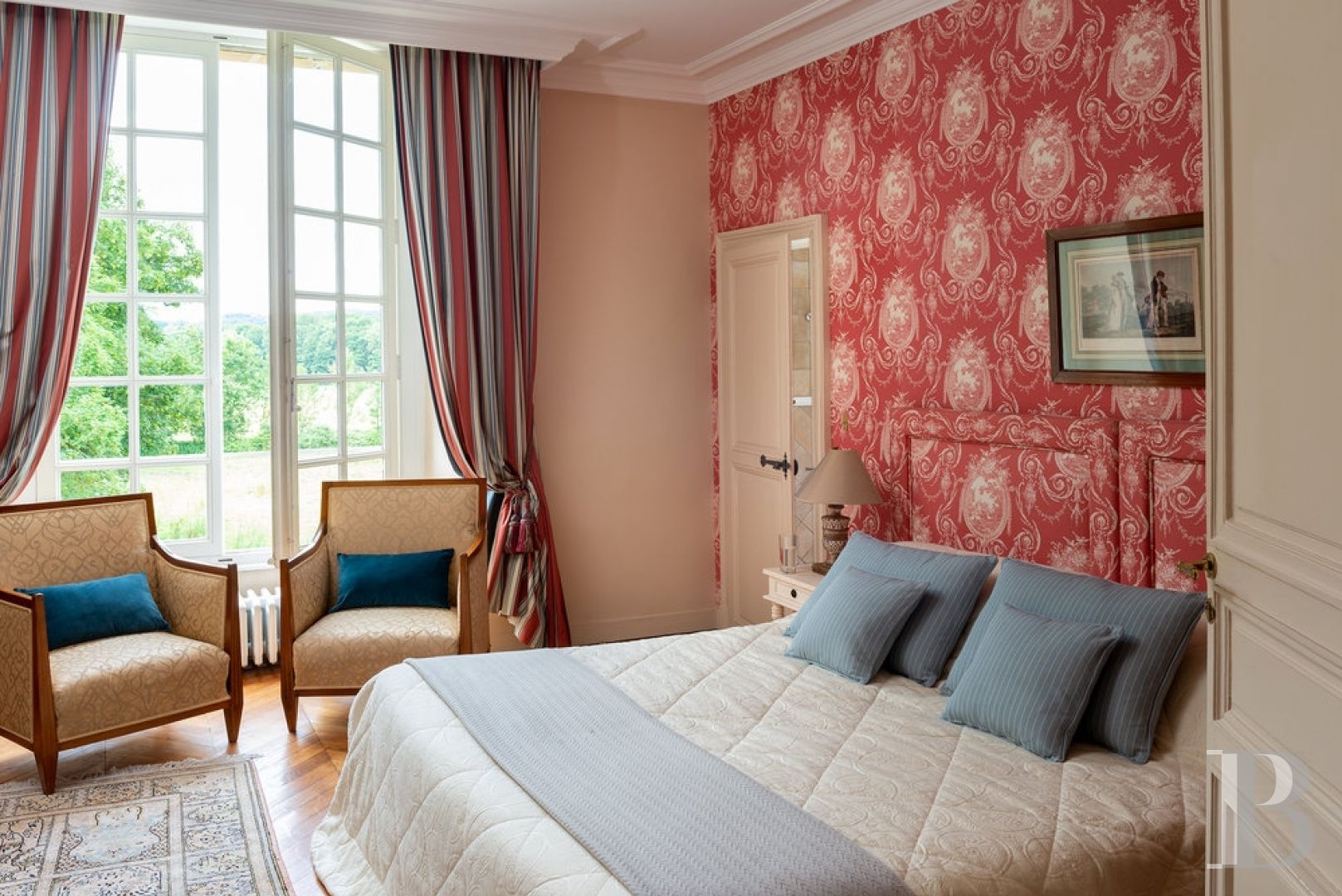 A majestic and classical 18th century chateau and its former grower manager surrounded by its grounds  in the Orne - photo  n°21