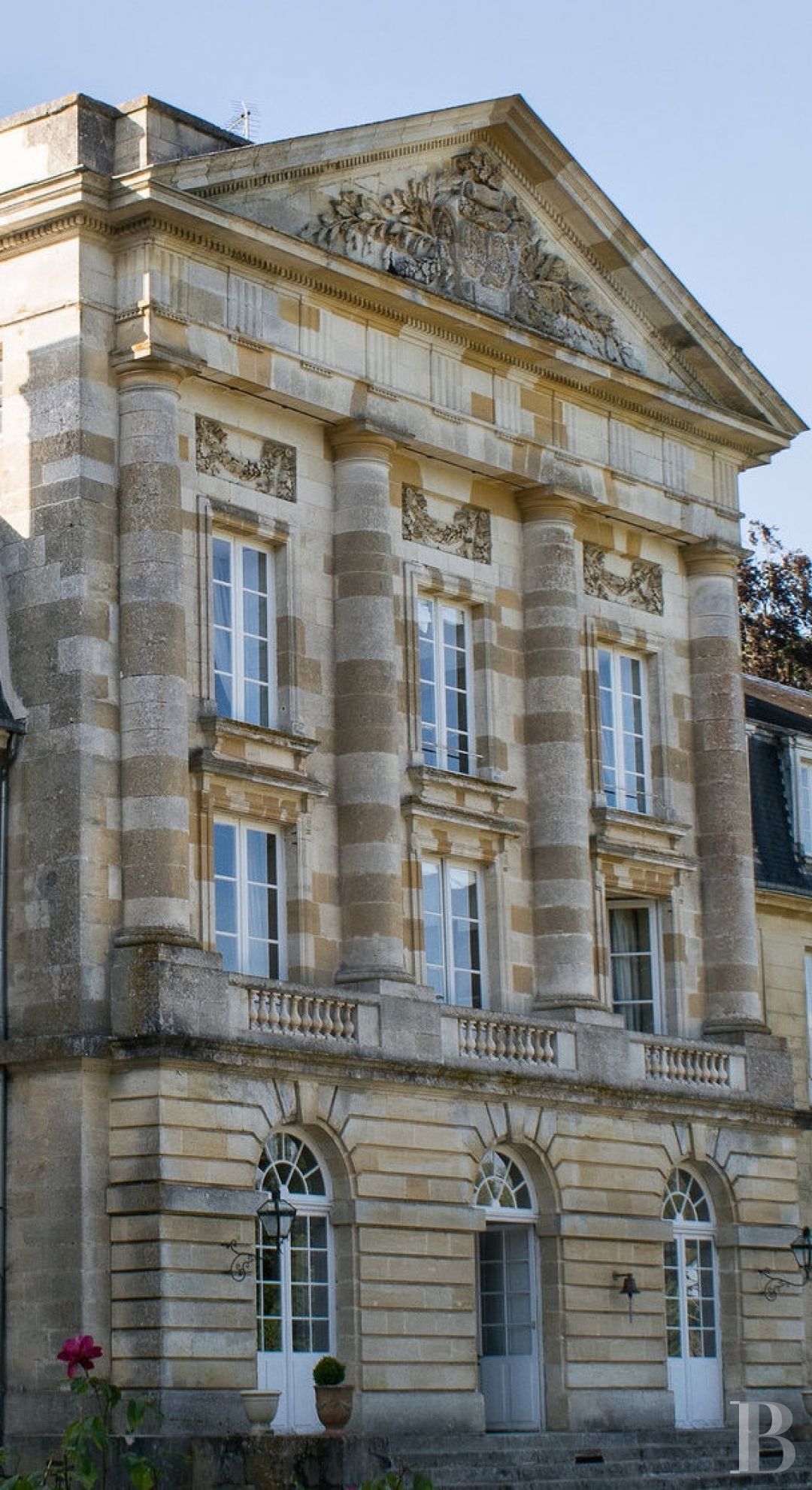 A majestic and classical 18th century chateau and its former grower manager surrounded by its grounds  in the Orne - photo  n°51