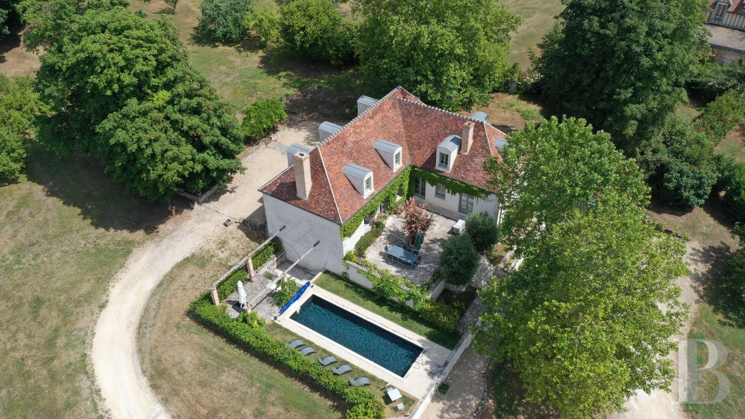 Dans le Val d’Oise, en lisière de la forêt de Montmorency,  une maison familiale en pleine nature - photo  n°1