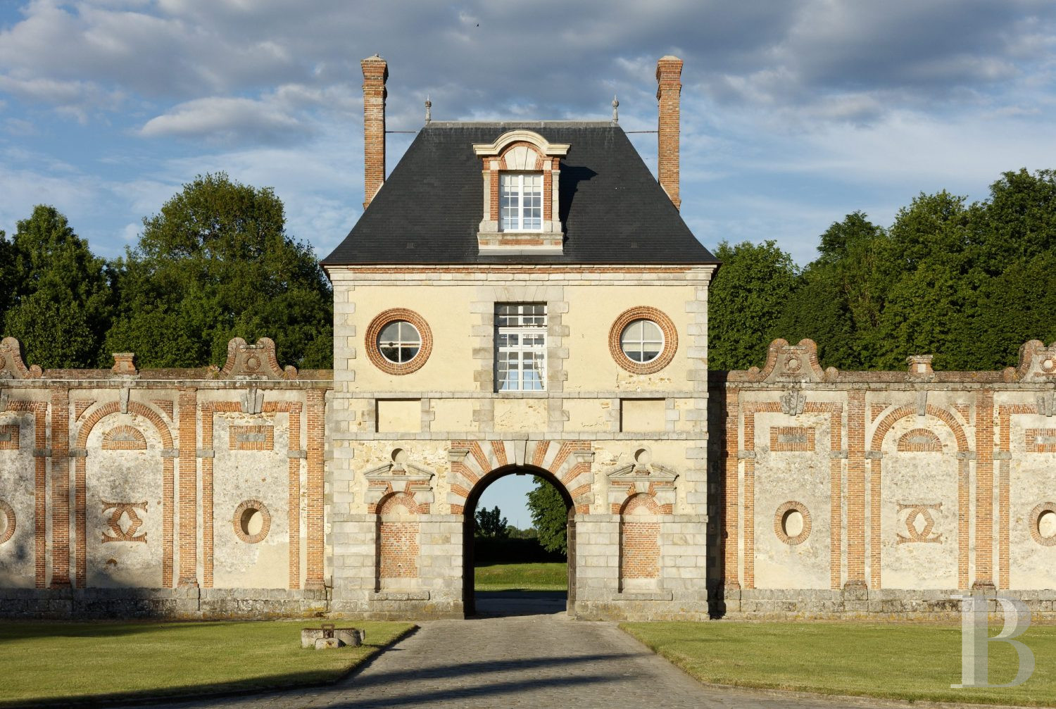 A 17th century chateau's outbuildings transformed into guest suites near to Fontainebleau - photo  n°23