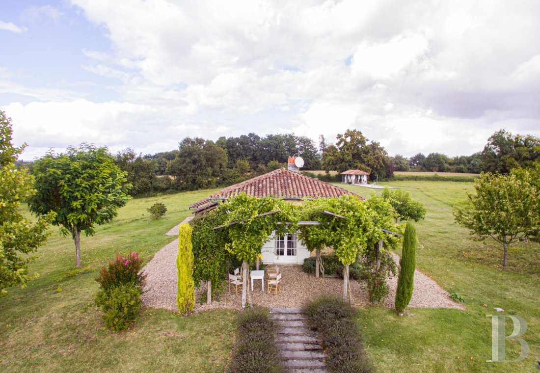 A former farm manager's house surrounded by a vast garden to the west of Périgueux and at the border of the Charente in the Dordogne - photo  n°15