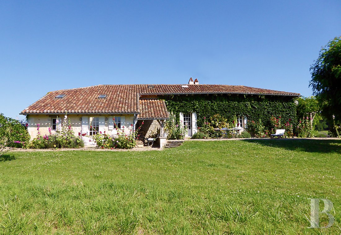 A former farm manager's house surrounded by a vast garden to the west of Périgueux and at the border of the Charente in the Dordogne - photo  n°4