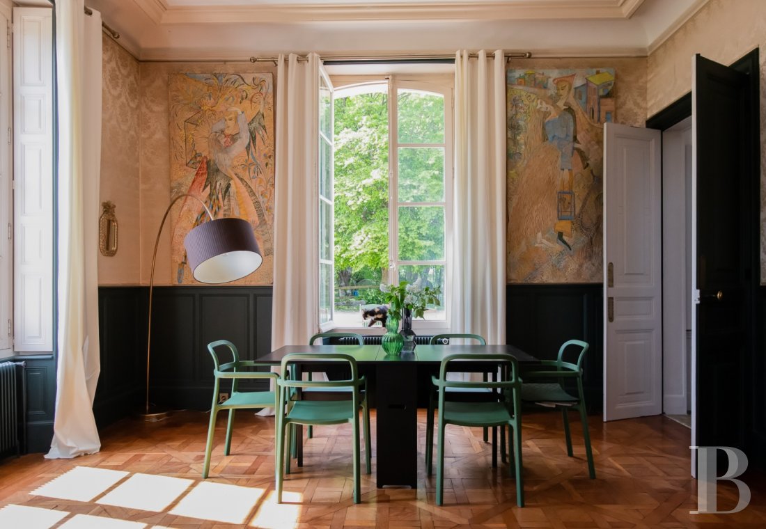 A colourful yet classic 18th century chateau in Calvados, to the south-east of Caen - photo  n°9