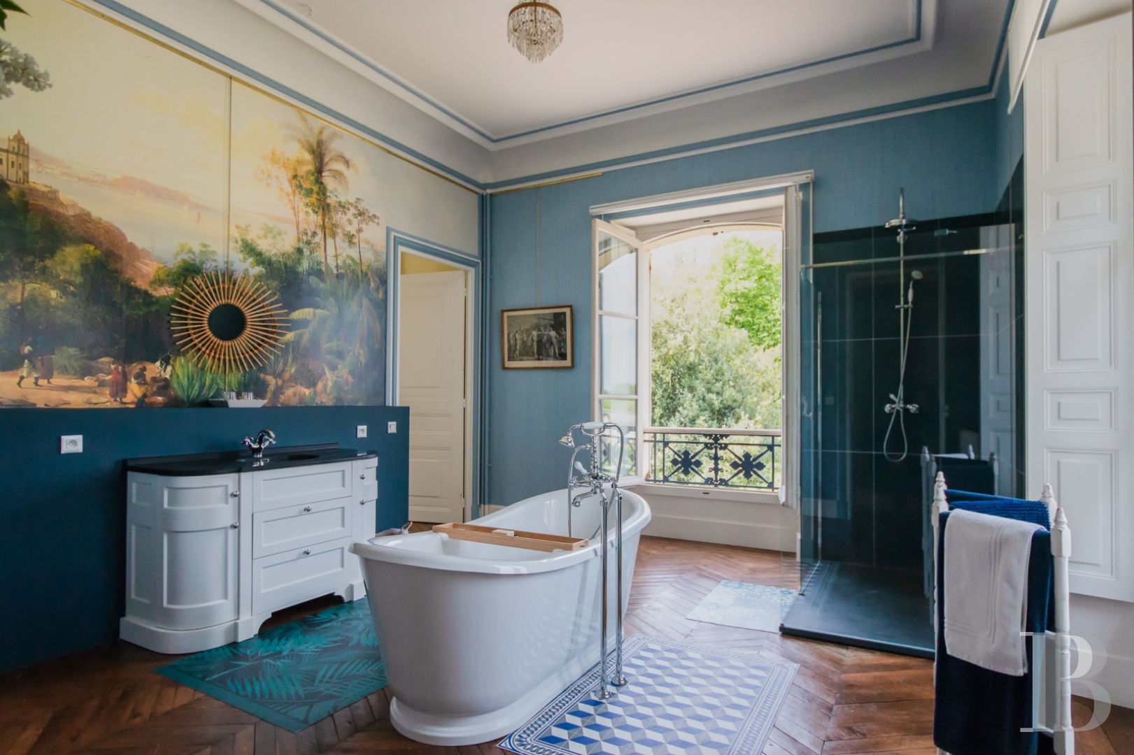 Dans le Calvados, au sud-est de Caen,  un château classique du 18e siècle tout en couleurs - photo  n°21