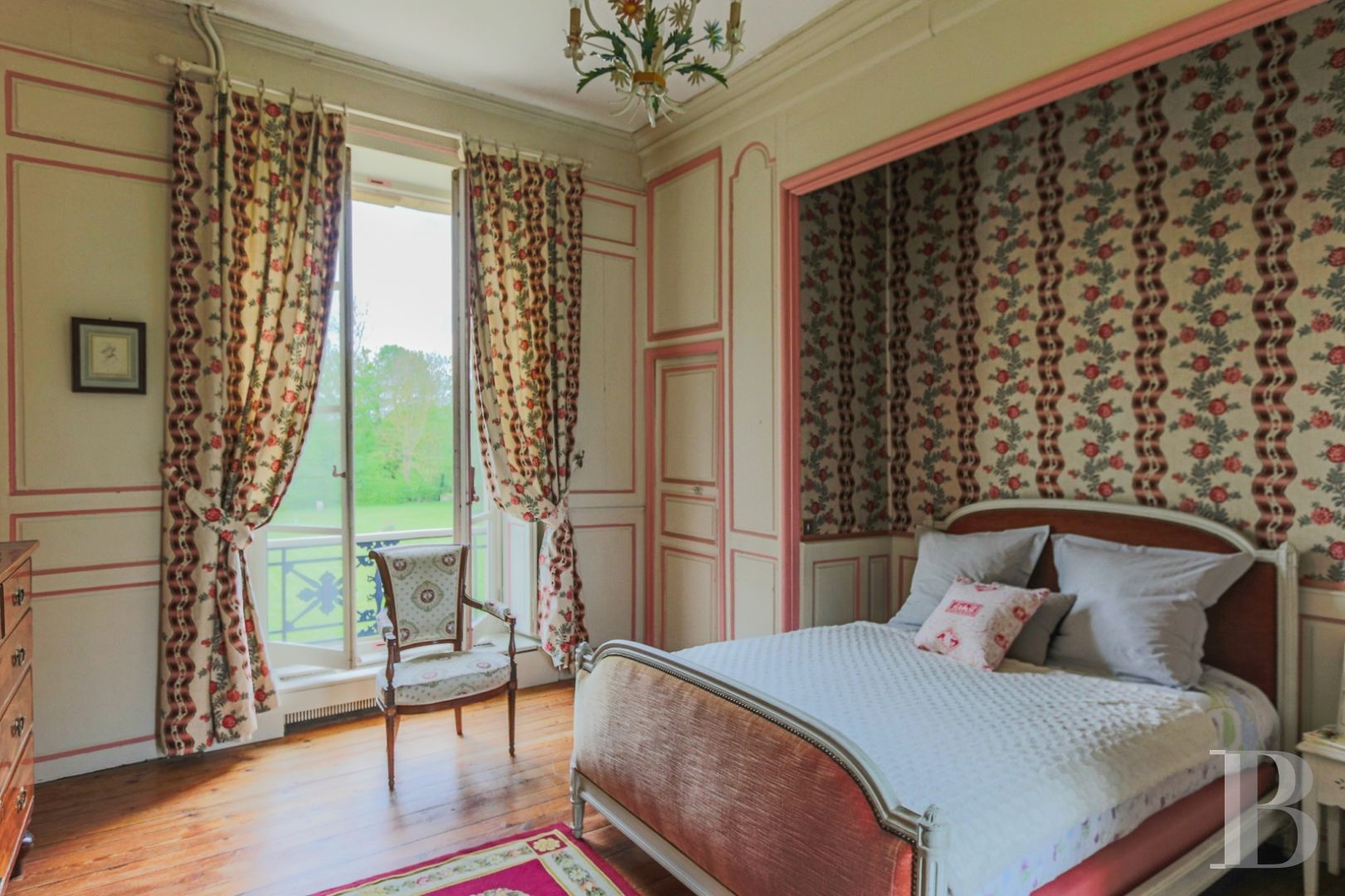 Dans le Calvados, au sud-est de Caen,  un château classique du 18e siècle tout en couleurs - photo  n°23