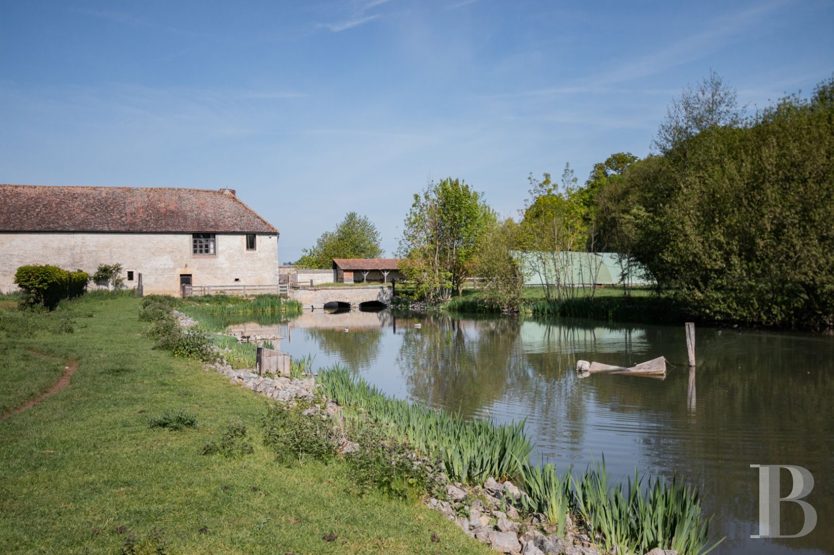 Dans le Calvados, au sud-est de Caen,  un château classique du 18e siècle tout en couleurs - photo  n°32