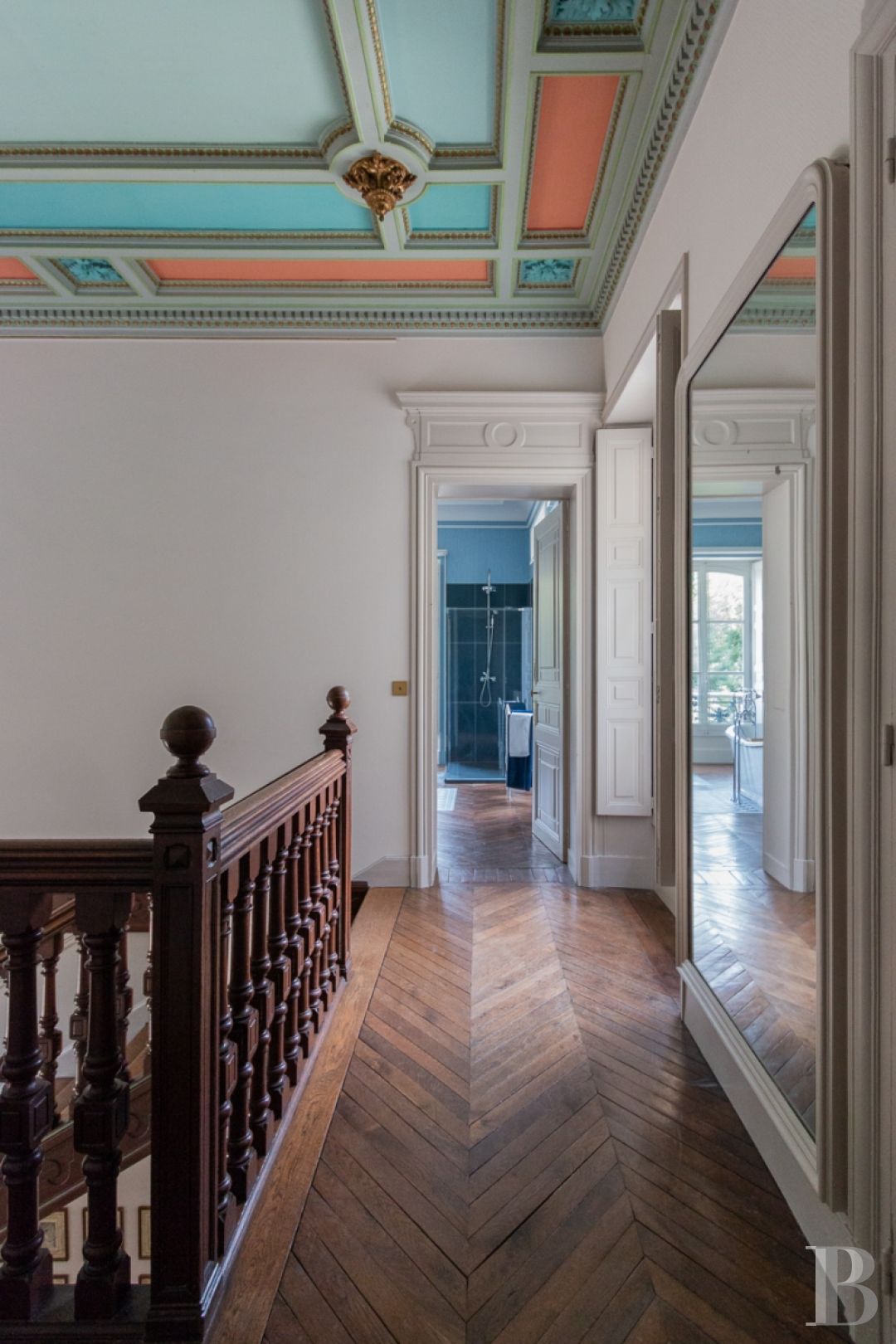 Dans le Calvados, au sud-est de Caen,  un château classique du 18e siècle tout en couleurs - photo  n°14