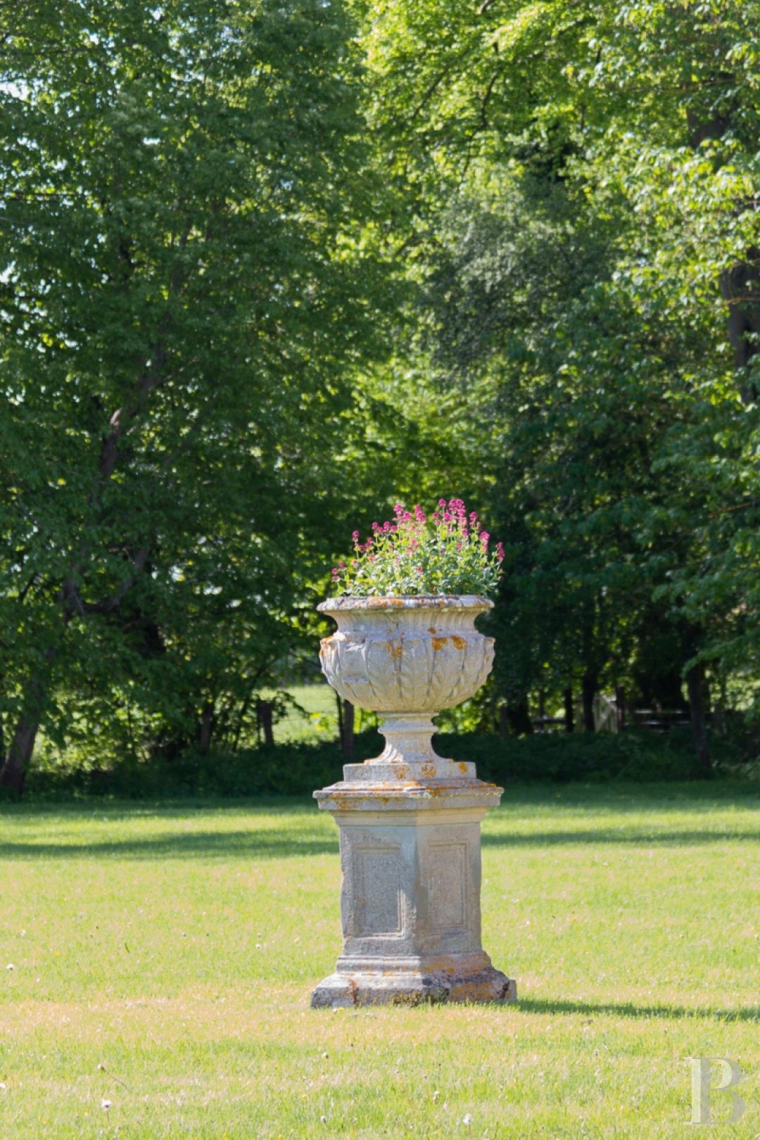 Dans le Calvados, au sud-est de Caen,  un château classique du 18e siècle tout en couleurs - photo  n°24