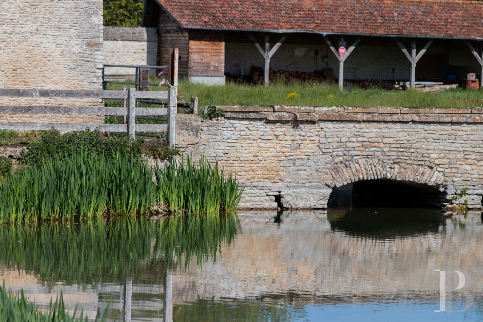 Dans le Calvados, au sud-est de Caen,  un château classique du 18e siècle tout en couleurs - photo  n°33