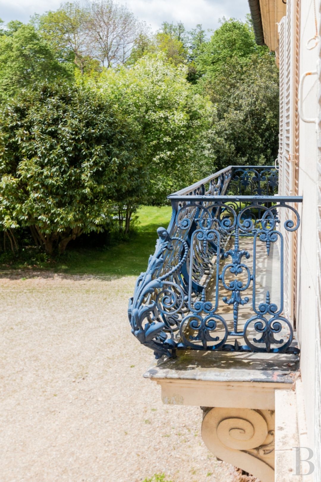 Dans le Calvados, au sud-est de Caen,  un château classique du 18e siècle tout en couleurs - photo  n°3