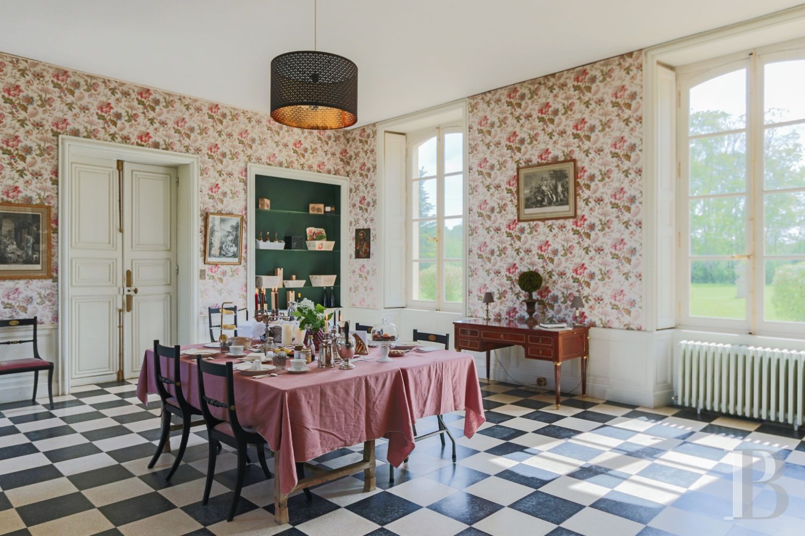 Dans le Calvados, au sud-est de Caen,  un château classique du 18e siècle tout en couleurs - photo  n°10