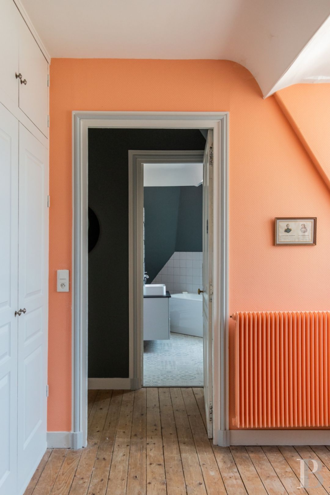 Dans le Calvados, au sud-est de Caen,  un château classique du 18e siècle tout en couleurs - photo  n°28