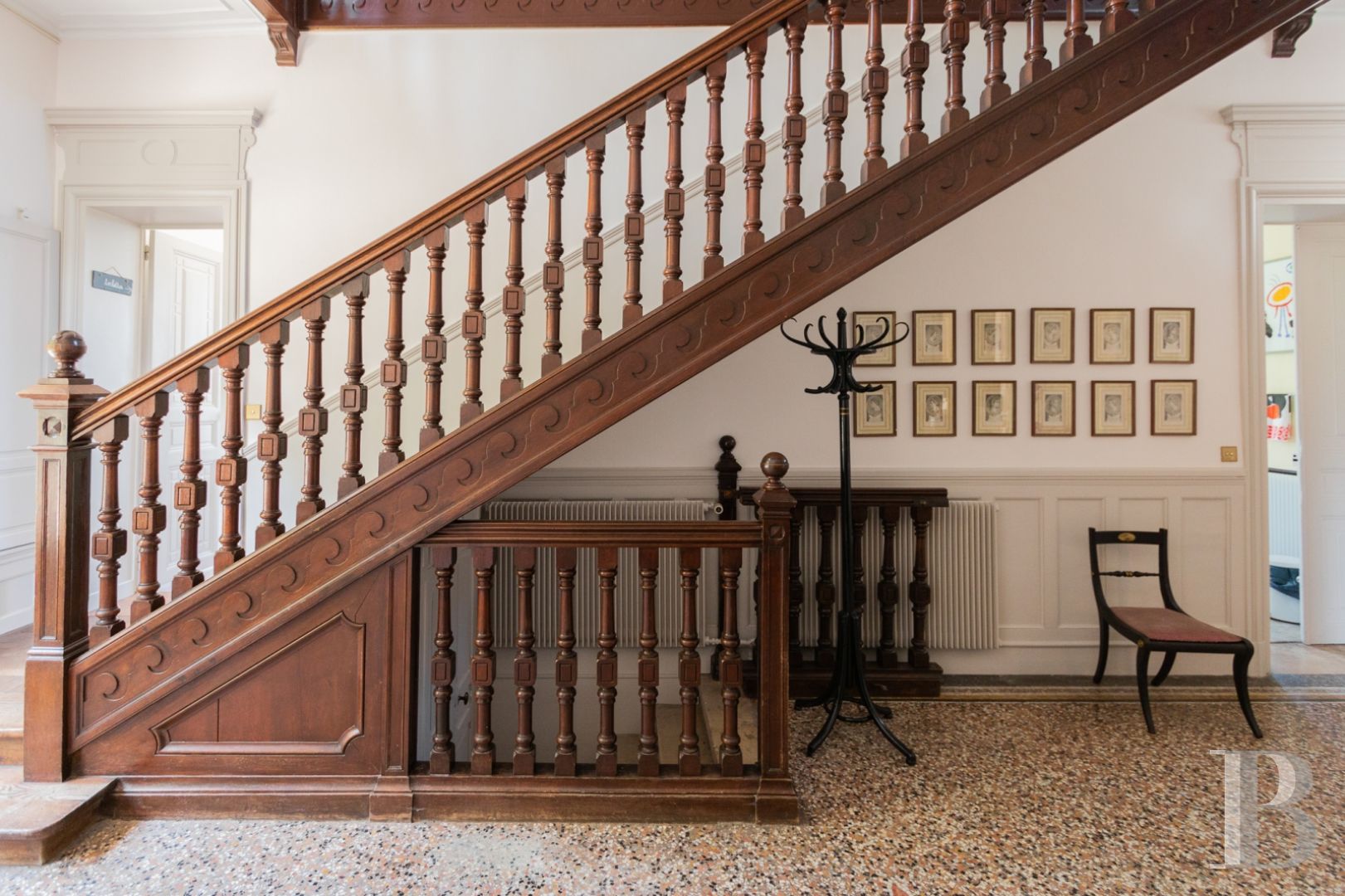Dans le Calvados, au sud-est de Caen,  un château classique du 18e siècle tout en couleurs - photo  n°12