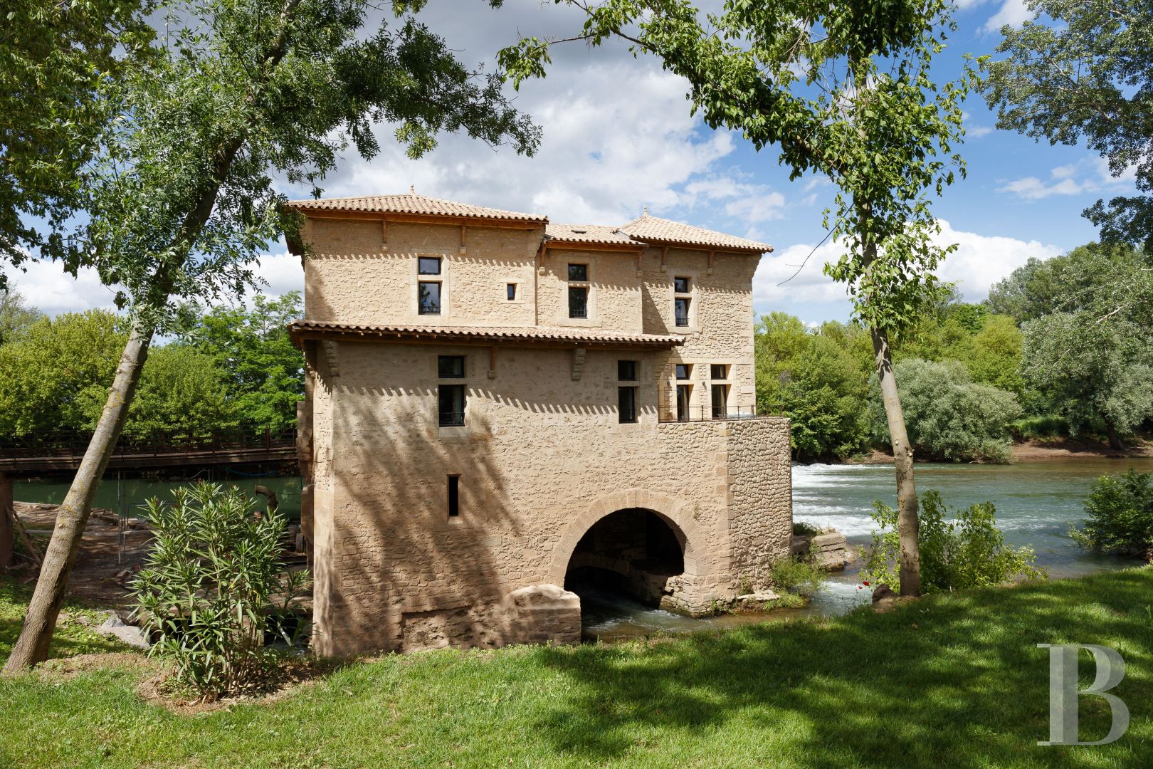 A former fortified mill transformed into a family home  on the banks of the Hérault, between Montpellier and Béziers - photo  n°1